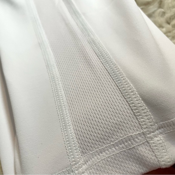 ✨NWT✨ Cropped Leggings White Sz Medium - Picture 4 of 8